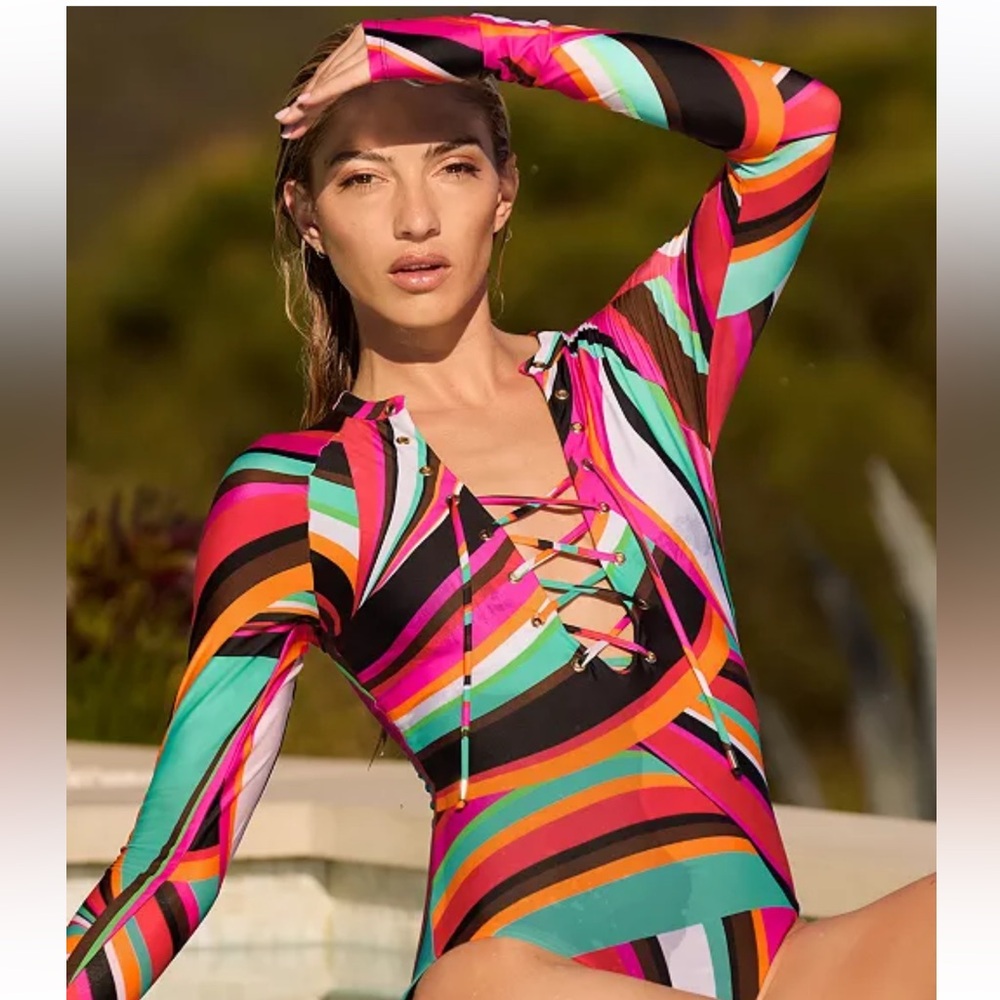 NWOT Trina Turk Swoop print Long sleeve lace-up paddle suit